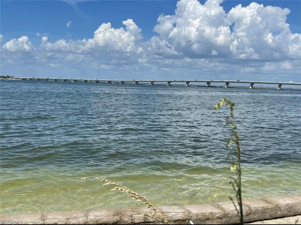 BAY BEACH - Land