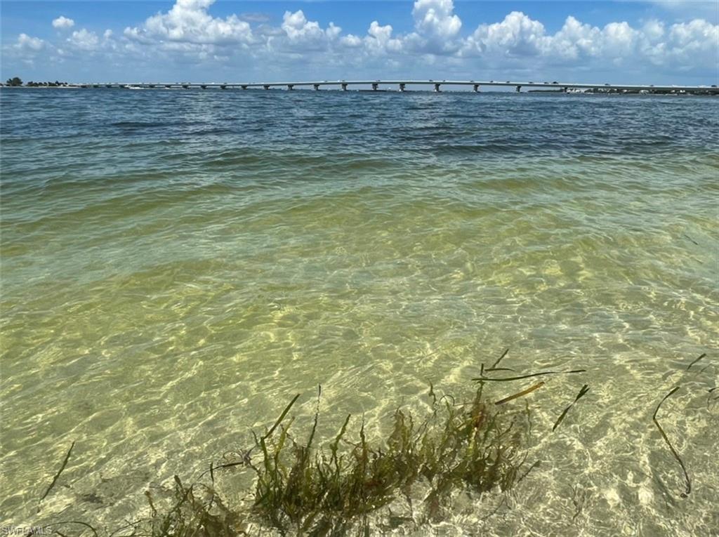 BAY BEACH - Land