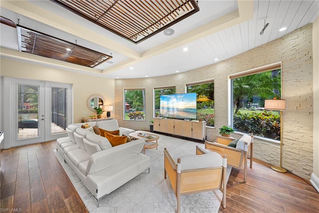ACREAGE HEADER - Residential