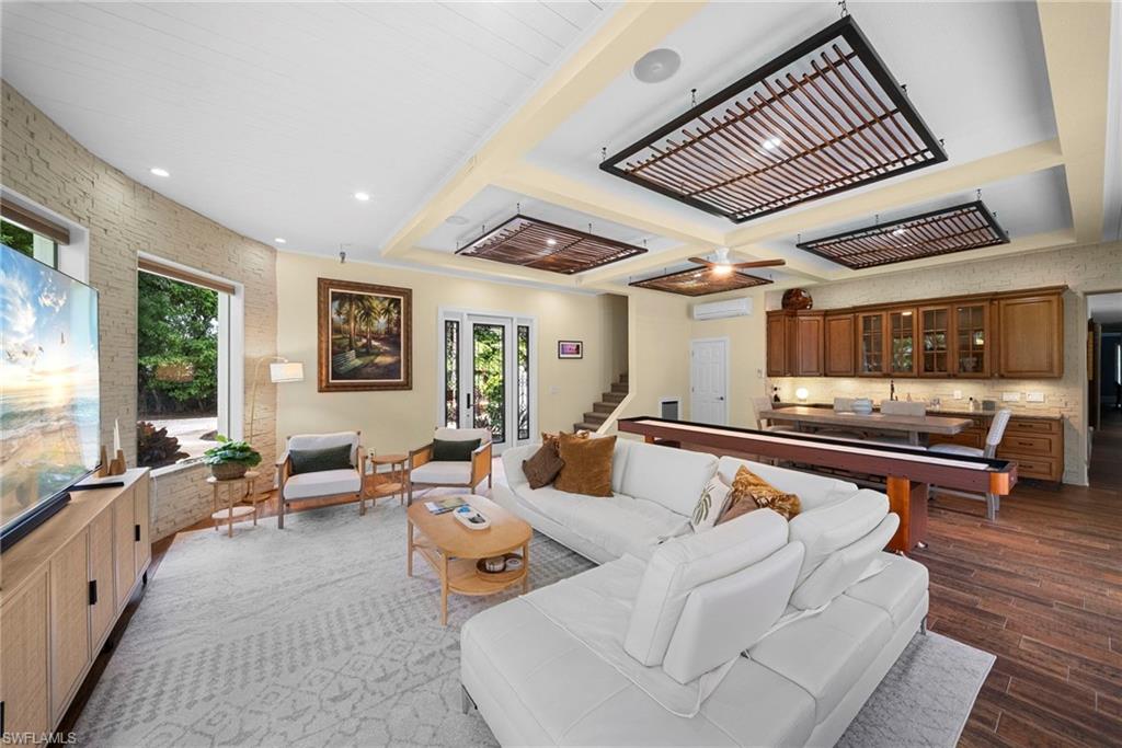 ACREAGE HEADER - Residential
