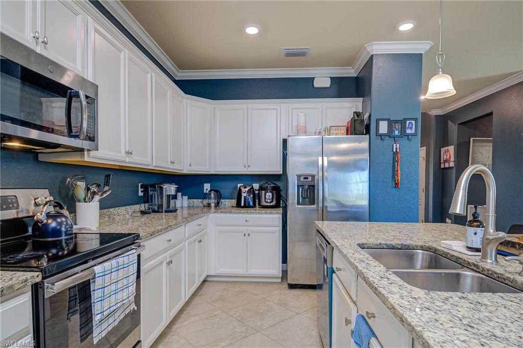 HAMPTON LAKES - Residential Lease