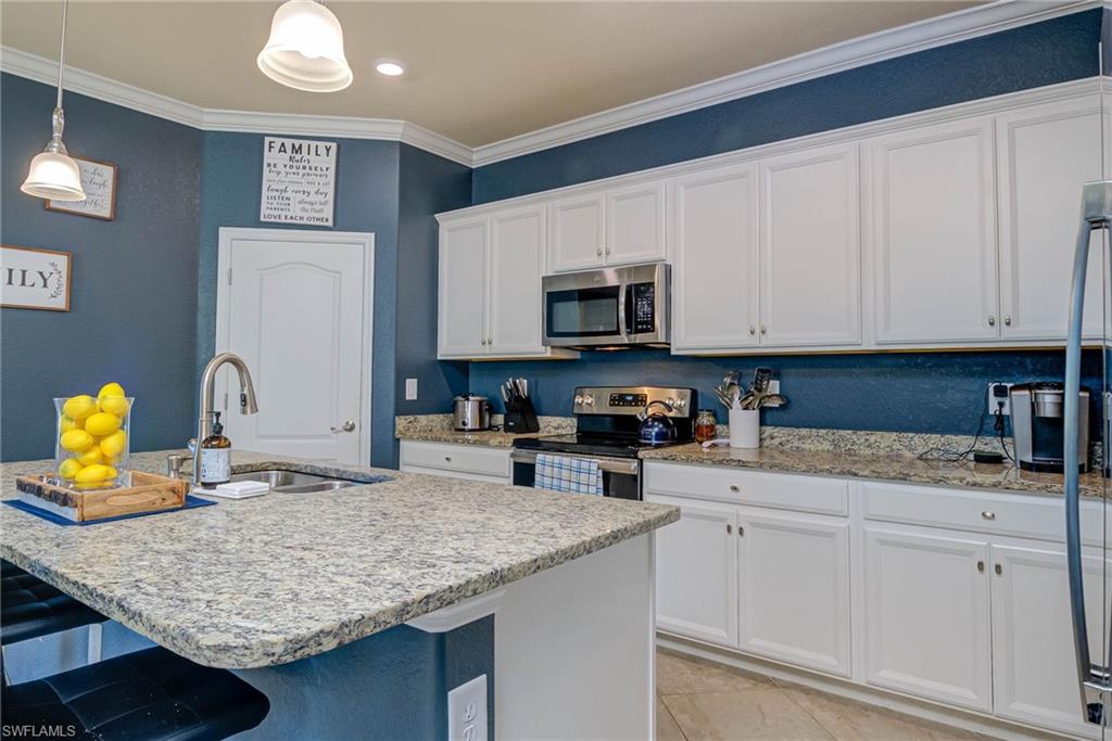 HAMPTON LAKES - Residential Lease