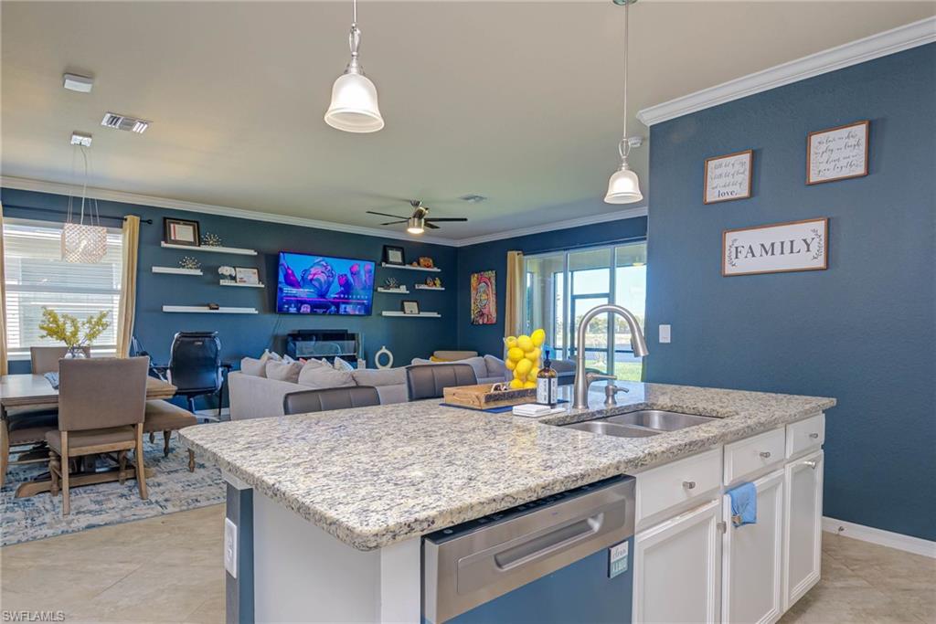HAMPTON LAKES - Residential Lease