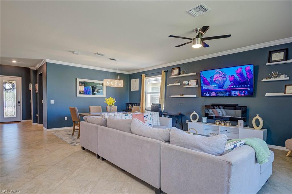 HAMPTON LAKES - Residential Lease