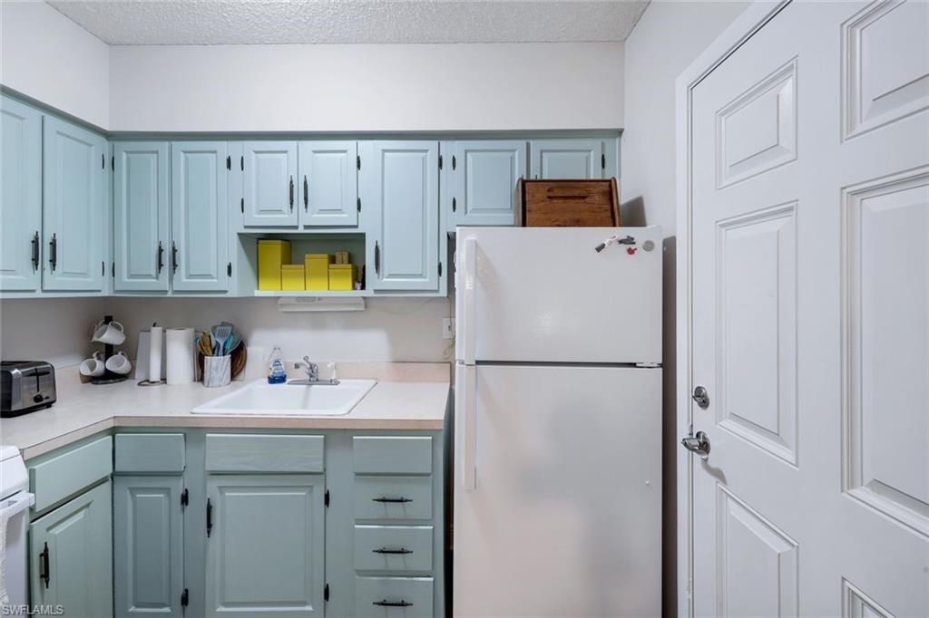 SOUTHWINDS APTS OF MARCO ISLAND - Residential