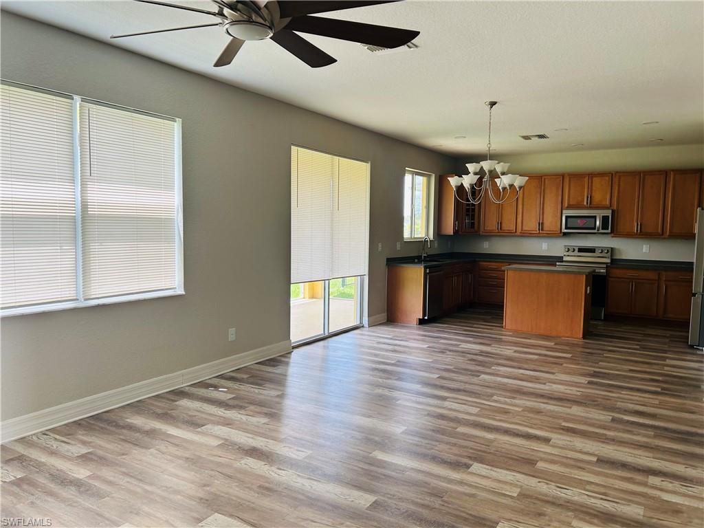 TOWN LAKES - Residential Lease
