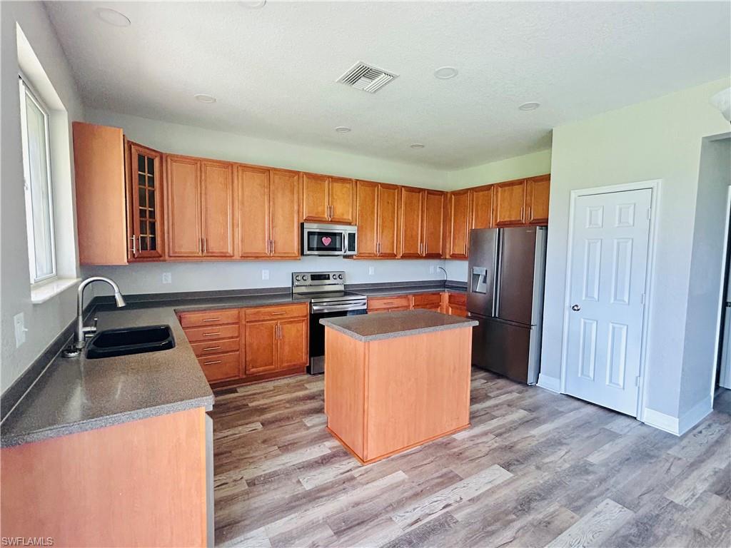 TOWN LAKES - Residential Lease