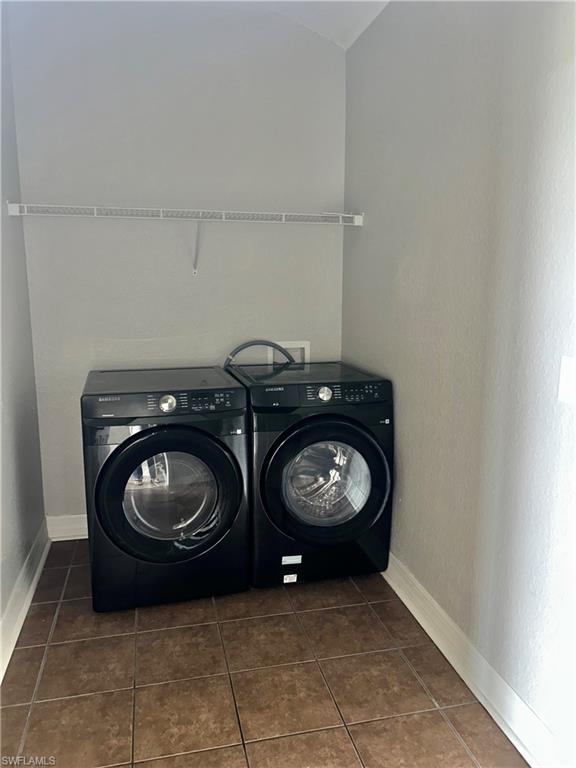 TOWN LAKES - Residential Lease