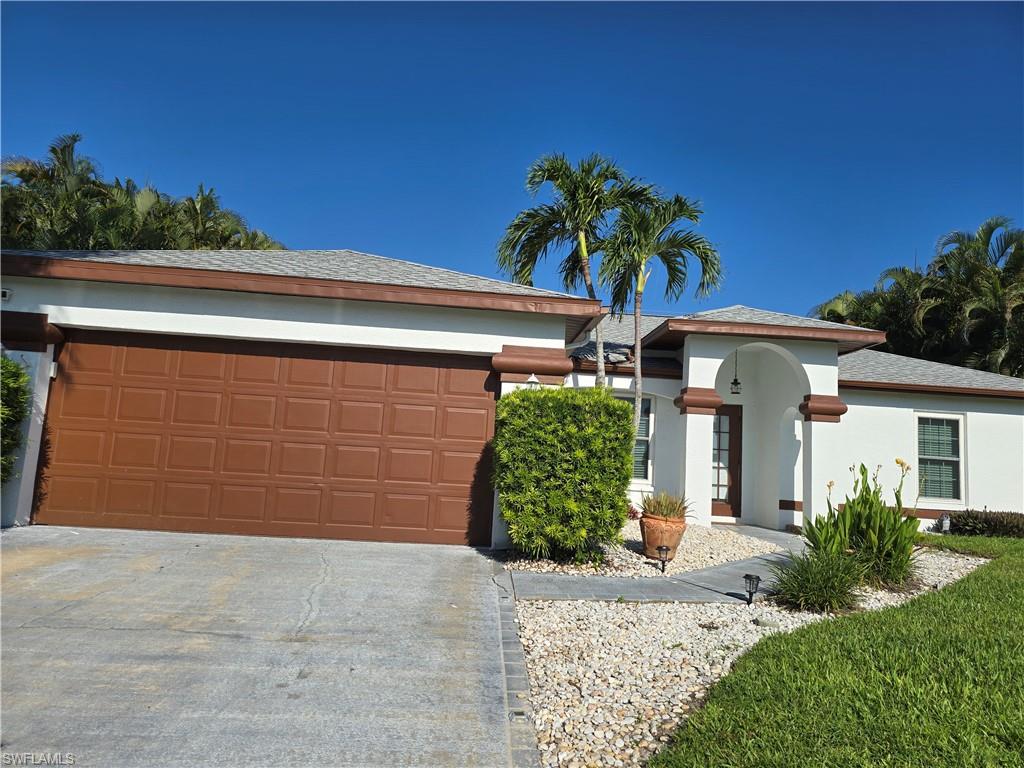 Looking for an amazing location rental...this is the house for you. Spacious 3 bedroom 2 bath home in great area in Cape. Close to all major shopping centers, schools and hospital. House comes fully furnished and has a gorgeous pool with hot tub which is perfect for entertaining!