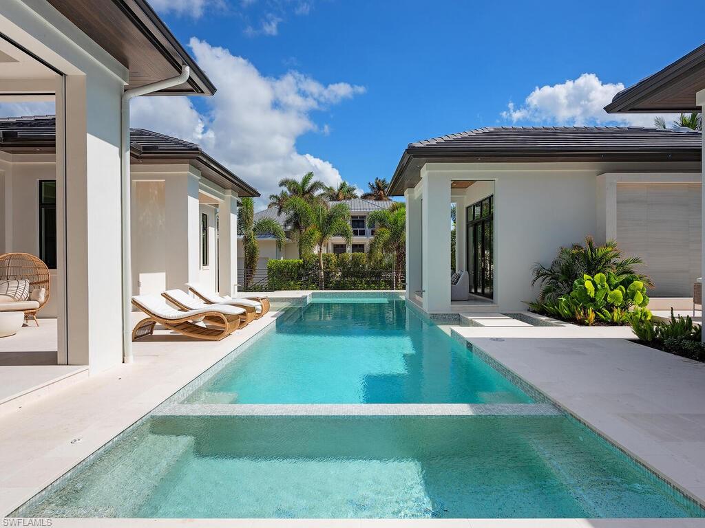 AQUALANE SHORES - Residential