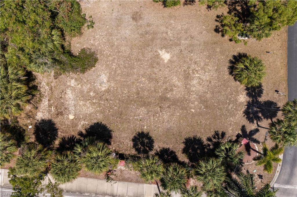 SPANISH GARDENS - Land