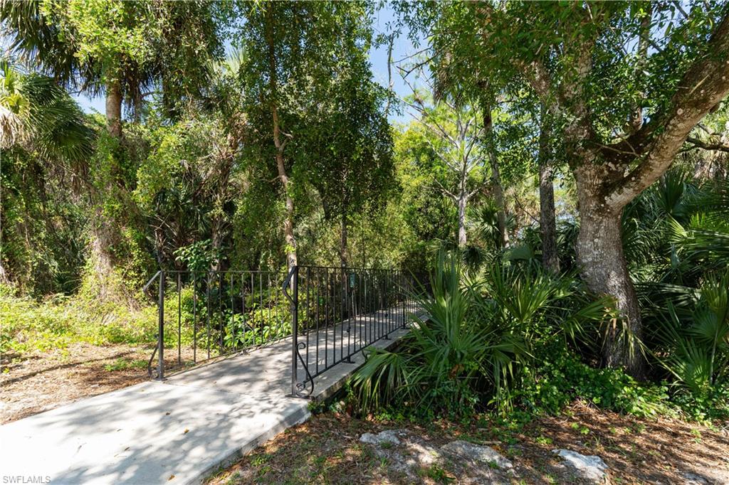SPANISH GARDENS - Land