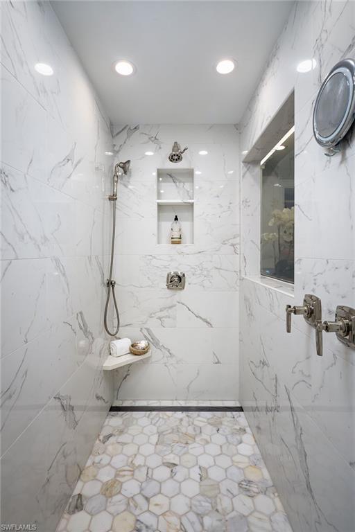 LAURENTIANS - Residential