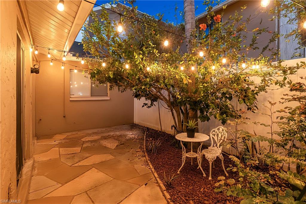 ENGLISH VILLAGE CONDO - Residential