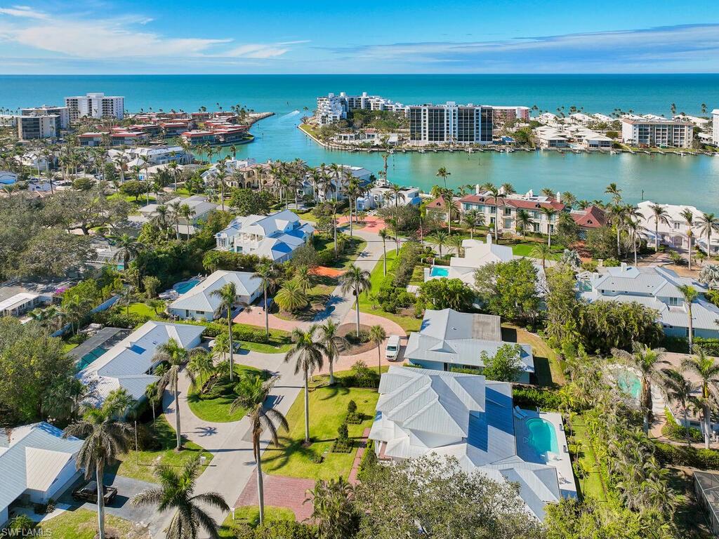 MOORINGS - Residential