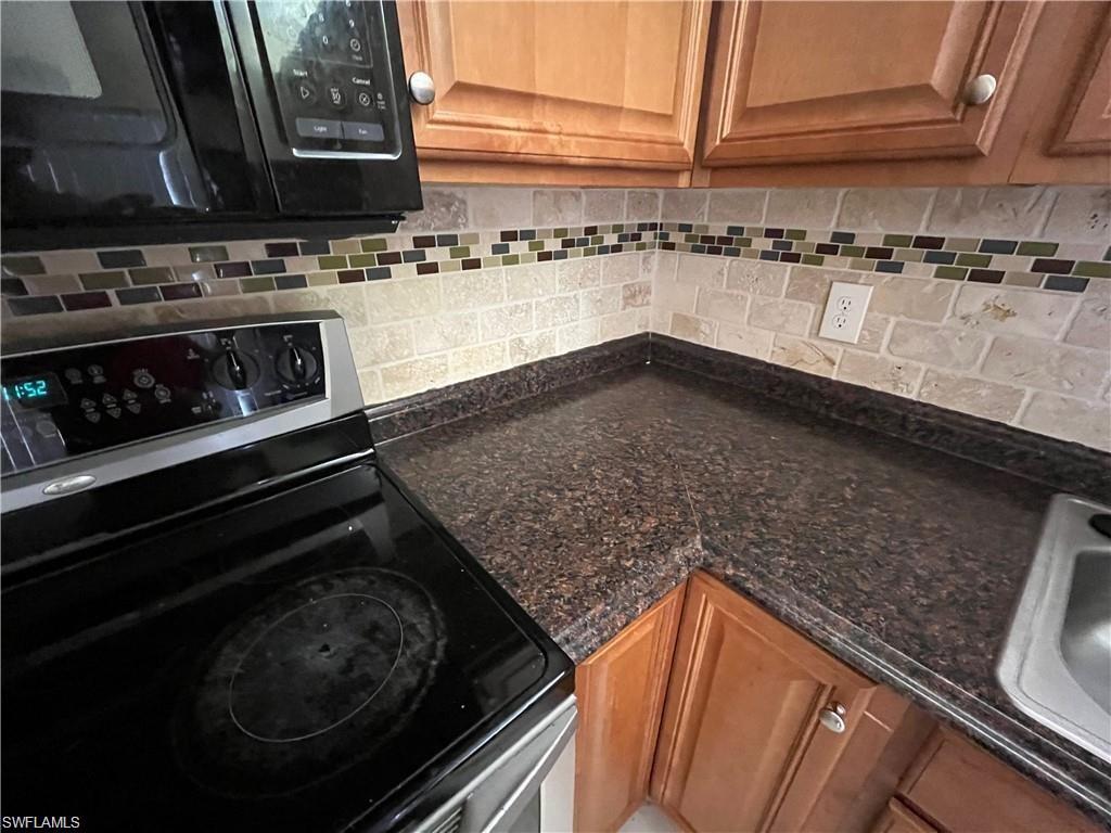 PARKWOODS TOWNHOUSE COMMUNITY - Residential