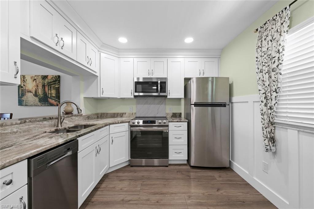 SEVEN LAKES - Residential