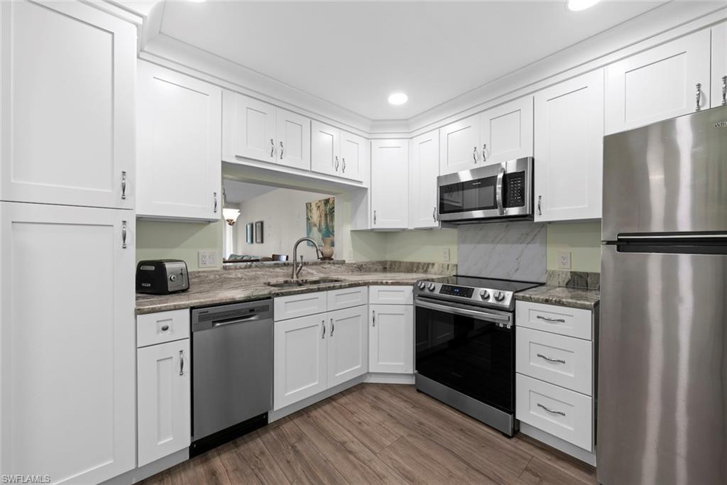 SEVEN LAKES - Residential