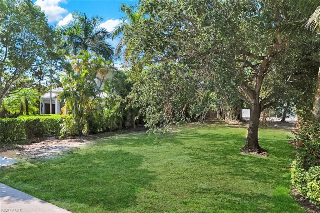 OLDE NAPLES - Land