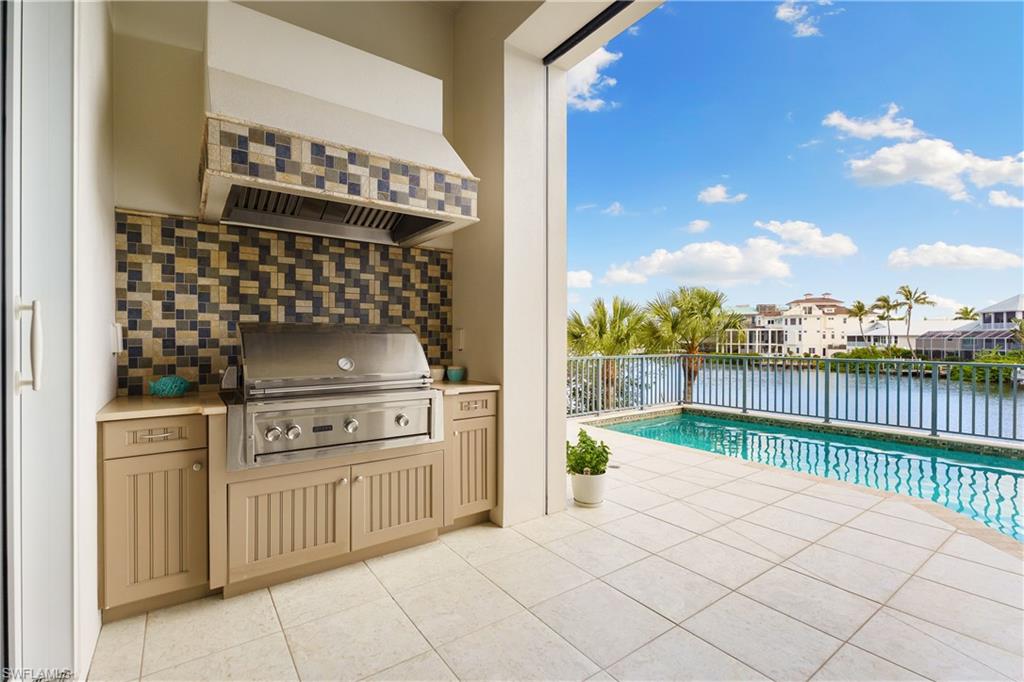BAREFOOT BEACH - Residential