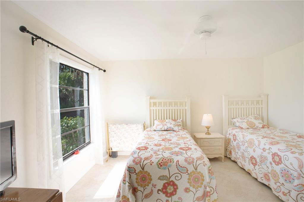 LAKEWOOD VILLAS - Residential