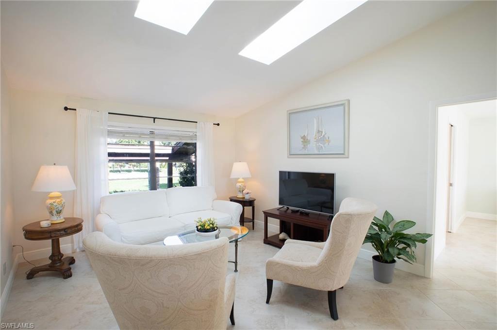 LAKEWOOD VILLAS - Residential