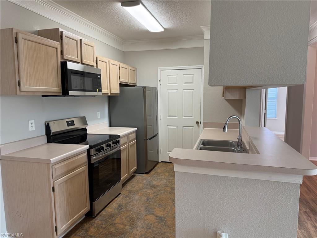 ROYAL GREENS - Residential Lease