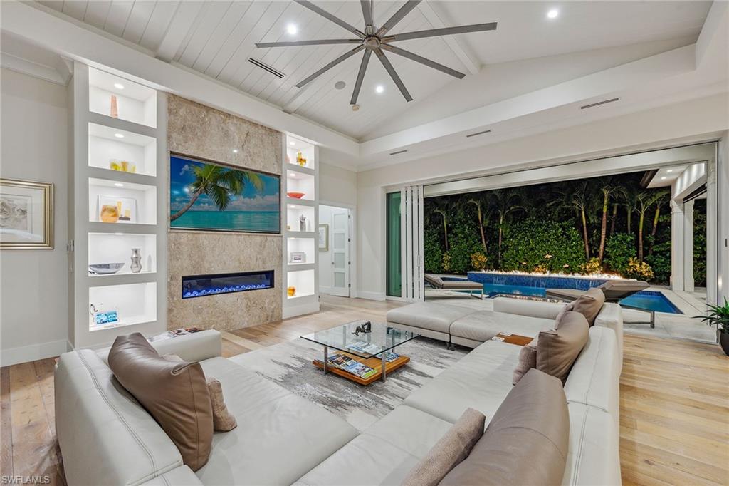 MOORINGS - Residential