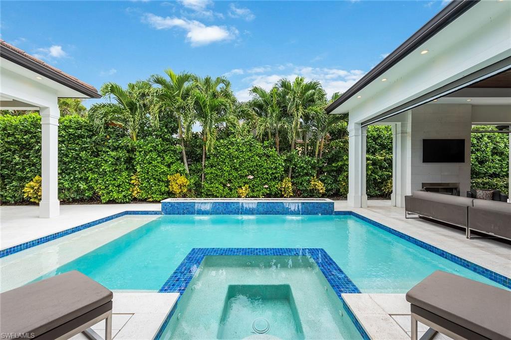MOORINGS - Residential