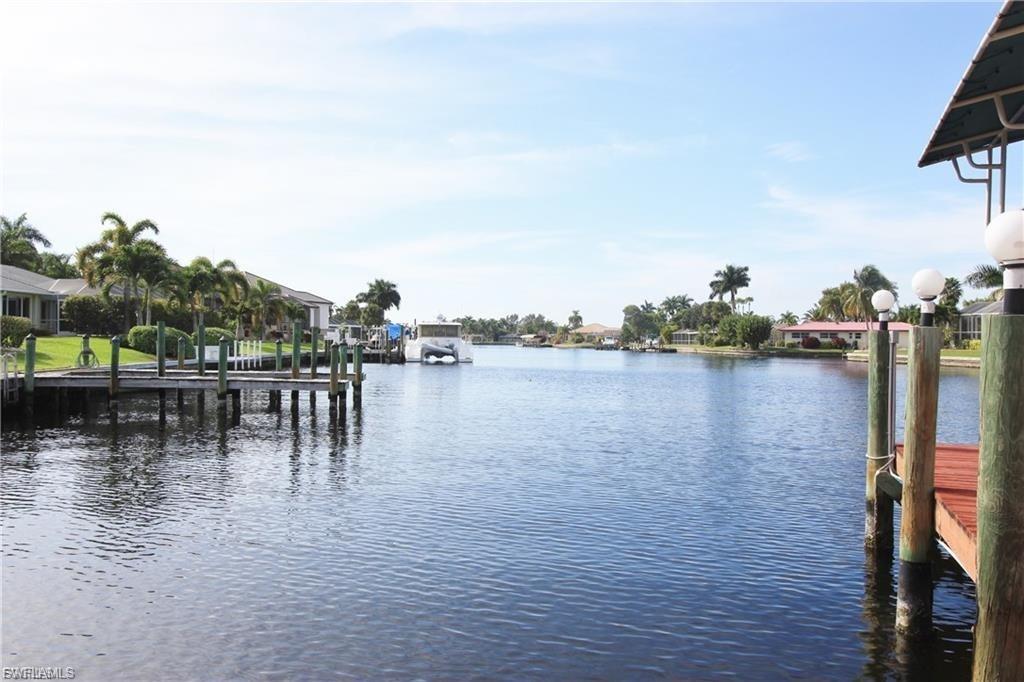 YACHT CLUB - Land