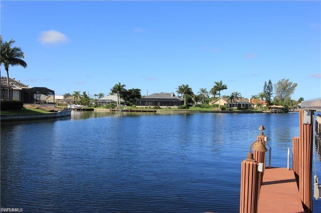 YACHT CLUB - Land