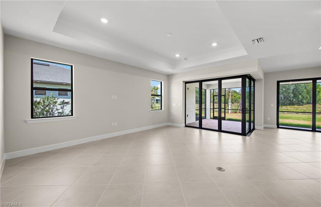 COUNTRY CLUB - Residential