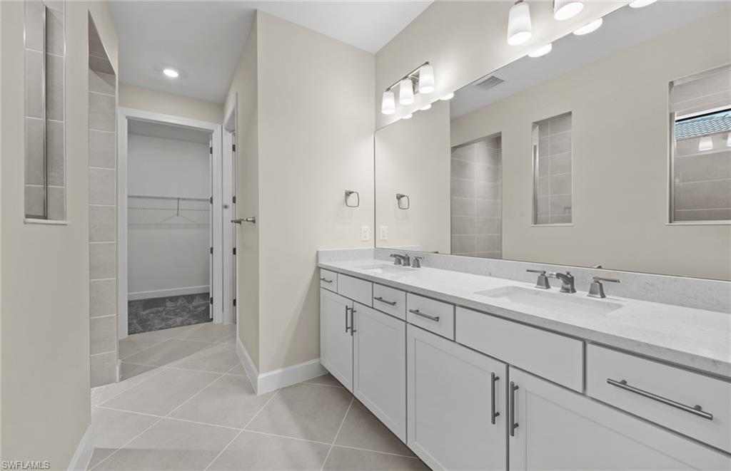 COUNTRY CLUB - Residential