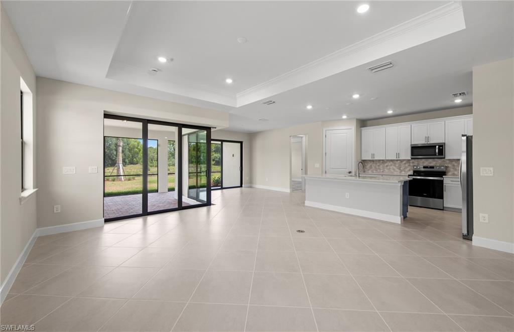 COUNTRY CLUB - Residential