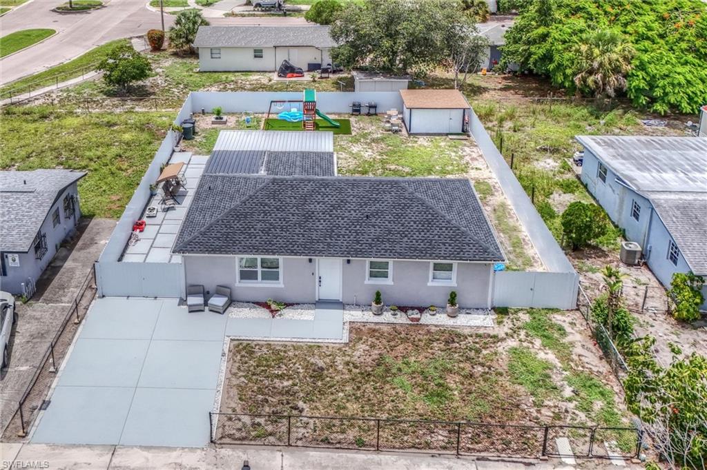 SABAL PALM GARDENS - Residential