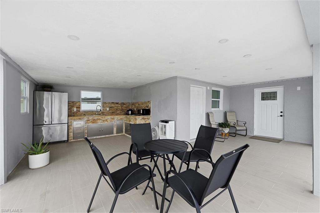 SABAL PALM GARDENS - Residential