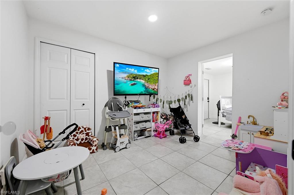 SABAL PALM GARDENS - Residential