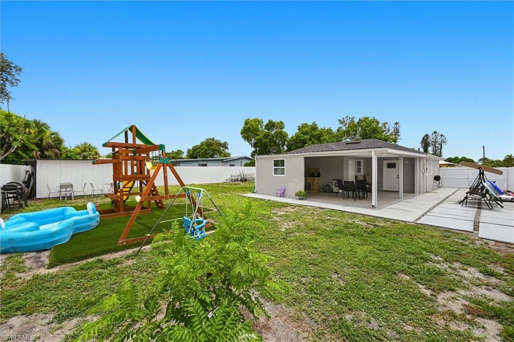 SABAL PALM GARDENS - Residential