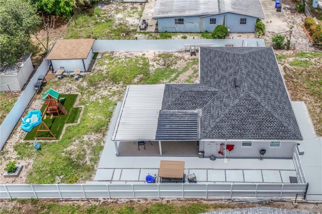 SABAL PALM GARDENS - Residential
