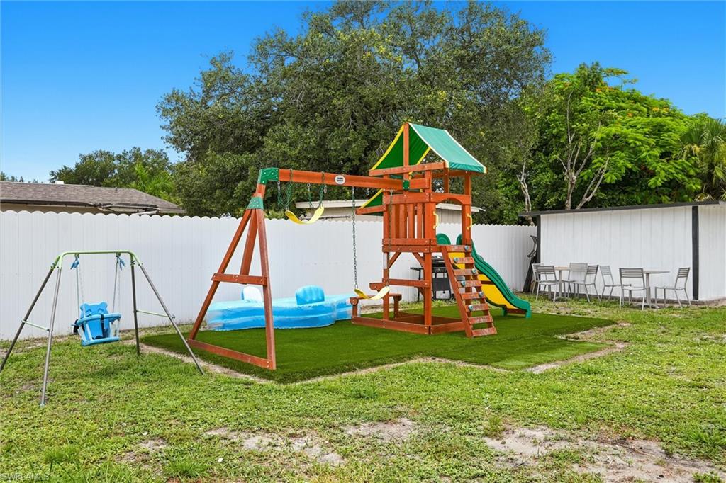 SABAL PALM GARDENS - Residential