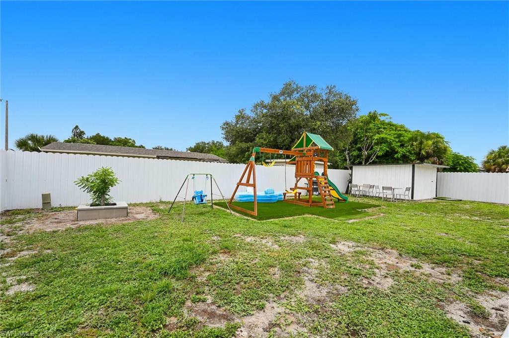 SABAL PALM GARDENS - Residential