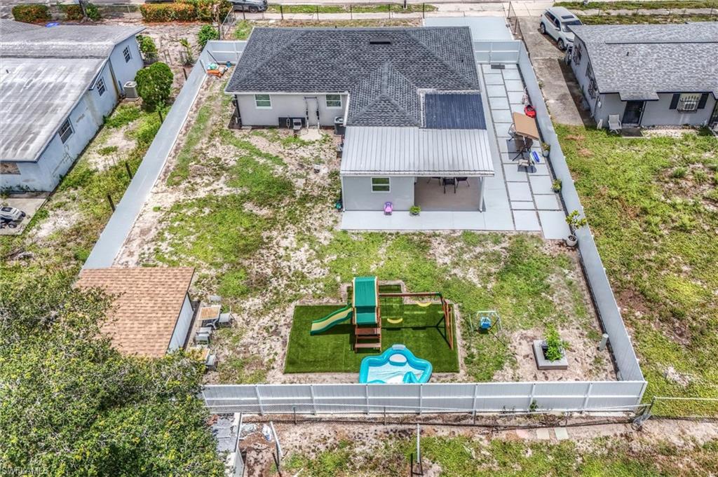 SABAL PALM GARDENS - Residential