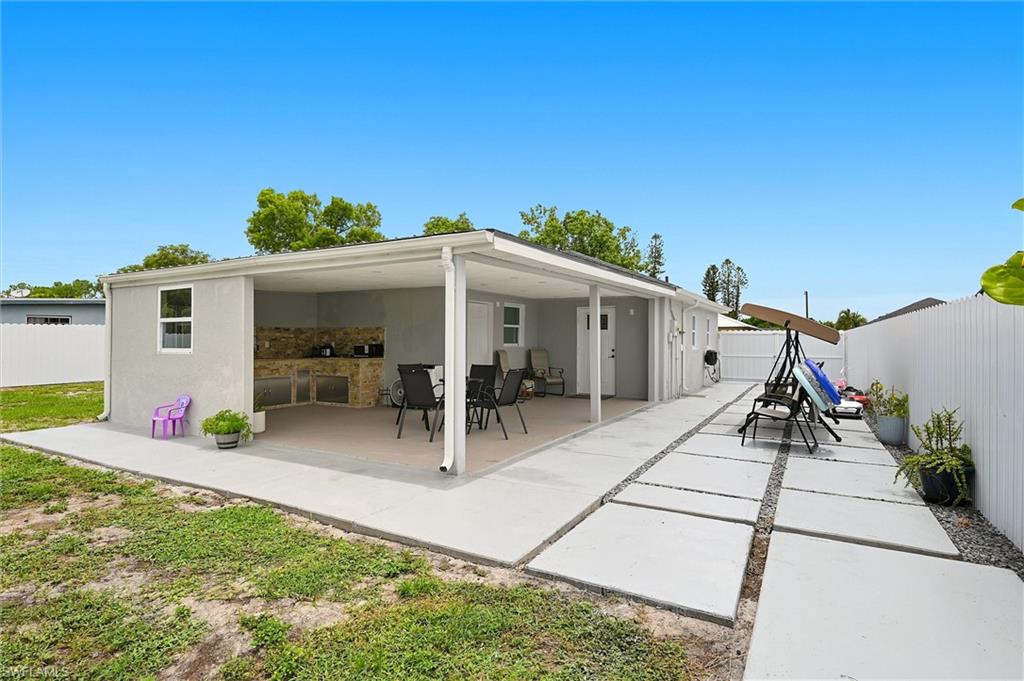 SABAL PALM GARDENS - Residential