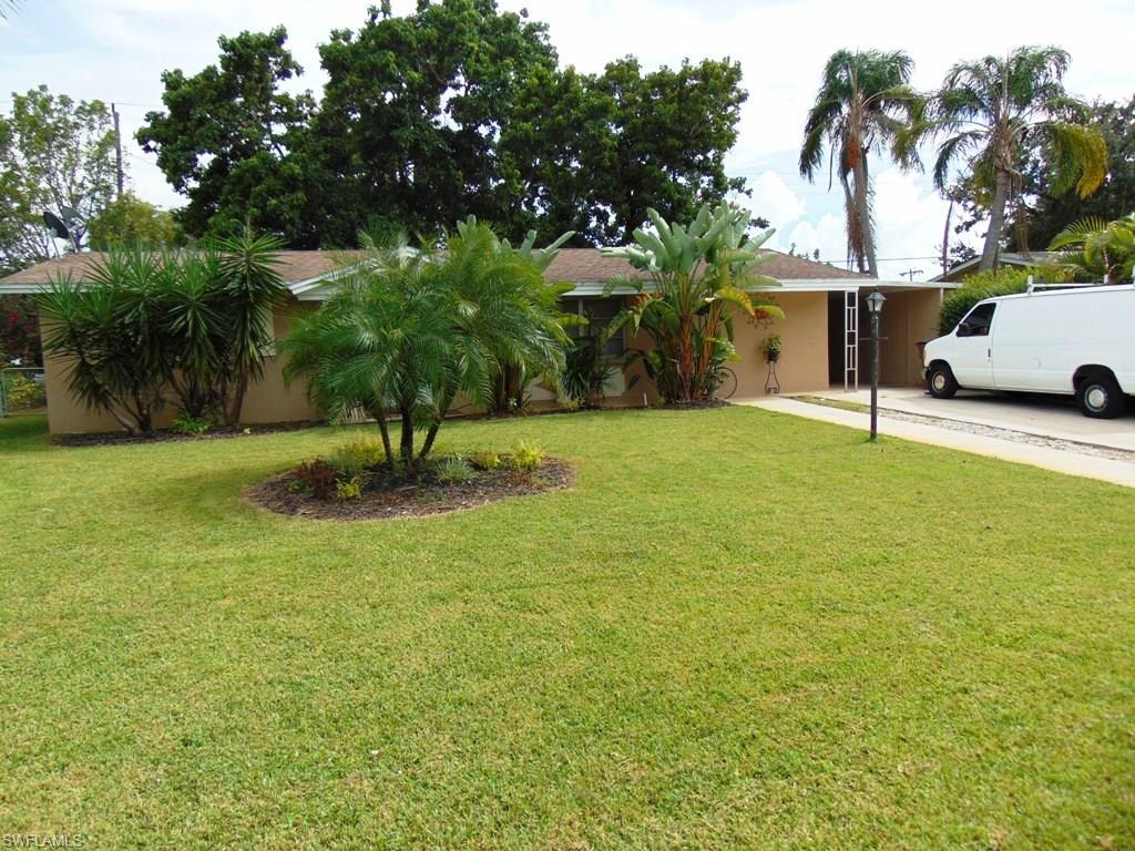 3/2 home with new tile and wood flooring. Bathrooms completely renovated with walk in showers and fixtures. Stainless steel appliances, large screened back porch overlooking a "great" fenced backyard with lovely plantings. Near shopping and all conveniences.