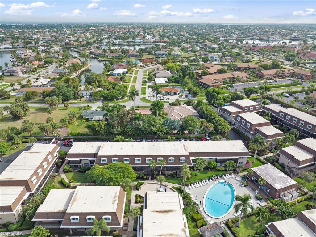ISLAND MANOR APTS - Residential