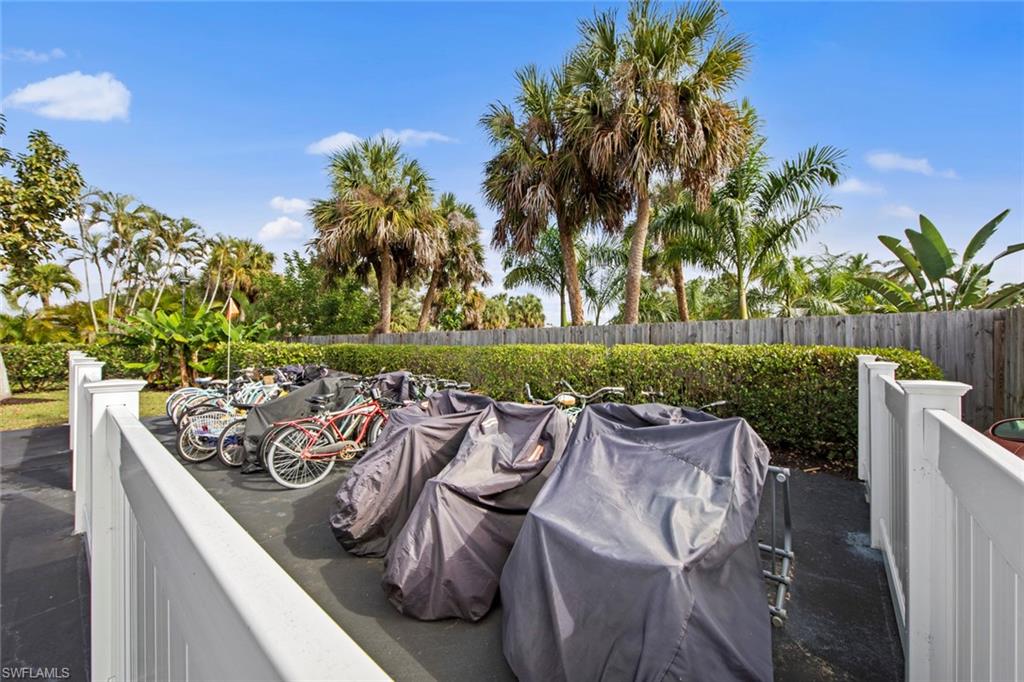 ISLAND MANOR APTS - Residential