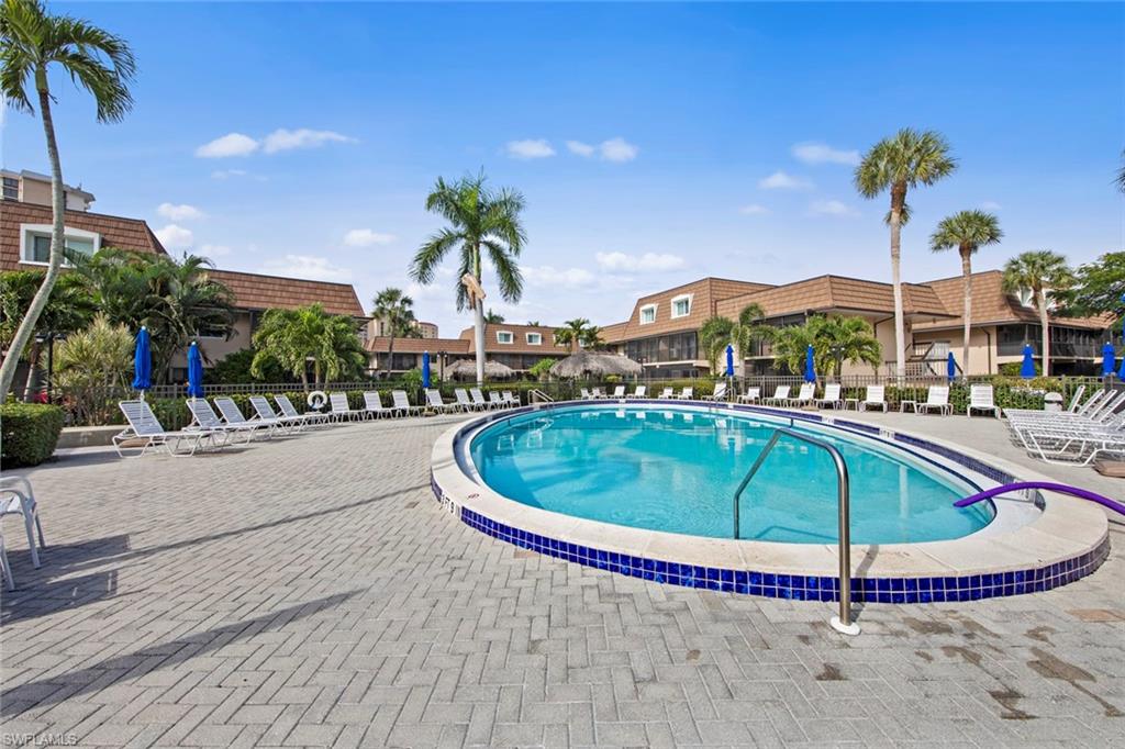 ISLAND MANOR APTS - Residential