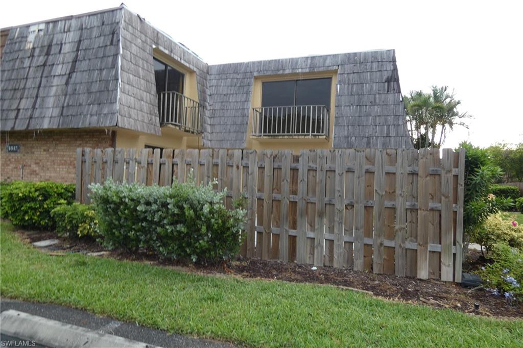 PARKWOODS TOWNHOUSE COMMUNITY - Residential