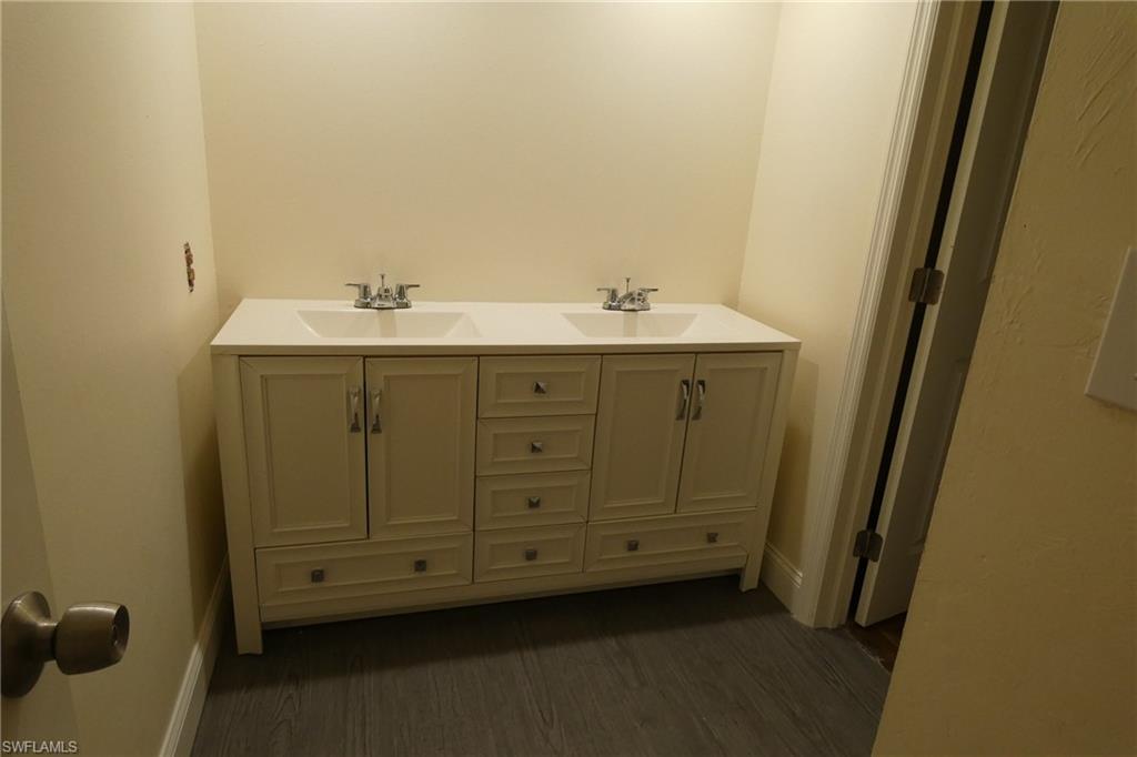 PARKWOODS TOWNHOUSE COMMUNITY - Residential