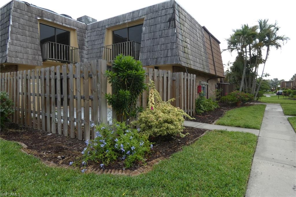 PARKWOODS TOWNHOUSE COMMUNITY - Residential